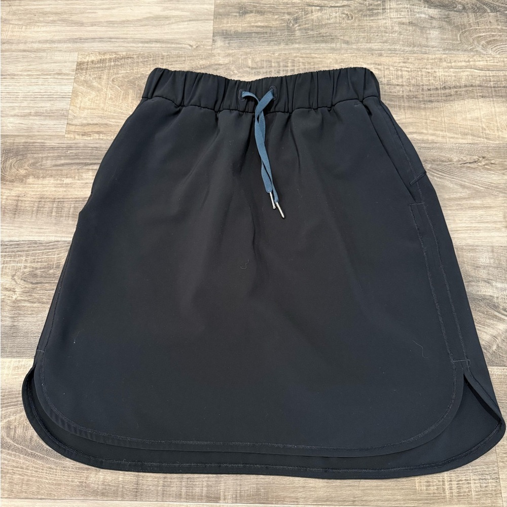 Lululemon On The Fly Skirt size 6